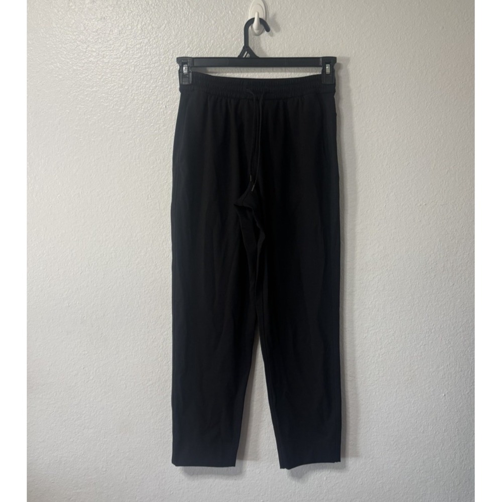 Lululemon Tapered-Leg Mid-Rise Pant 7/8 Length Luxtreme Black. Size XS.